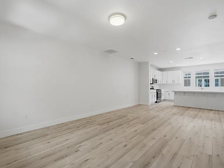 1645 Old Barn Ln — Photo 10