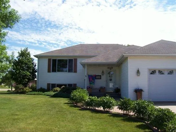 5101 W Plum Dr, Grand Forks, ND 58203