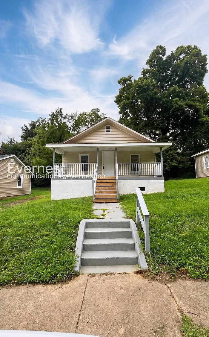 3 bed, 1.0 bath, 864 sqft, $1,325 — Photo 2