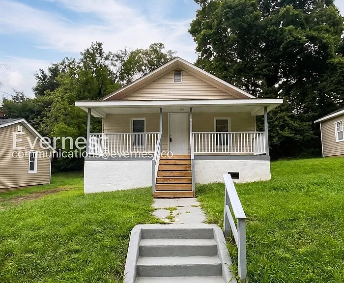 317 W 23rd St — Photo 2