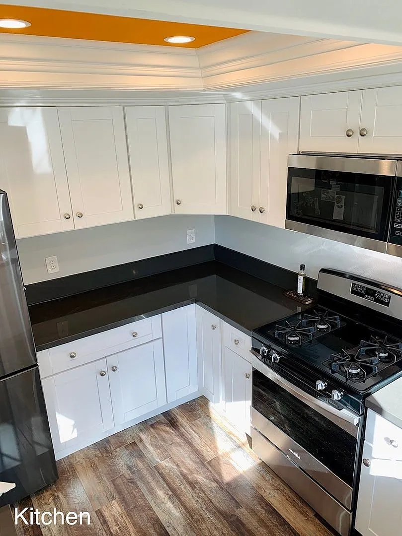Building Photo - 4950 Voltaire St #1