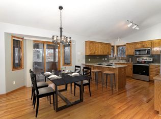 14617 Meadowood Dr, Savage, MN 55378