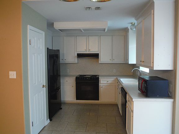 5th image of 105 Belmoor Ln
