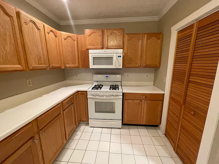 1011 Campus Dr #2 — Photo 6