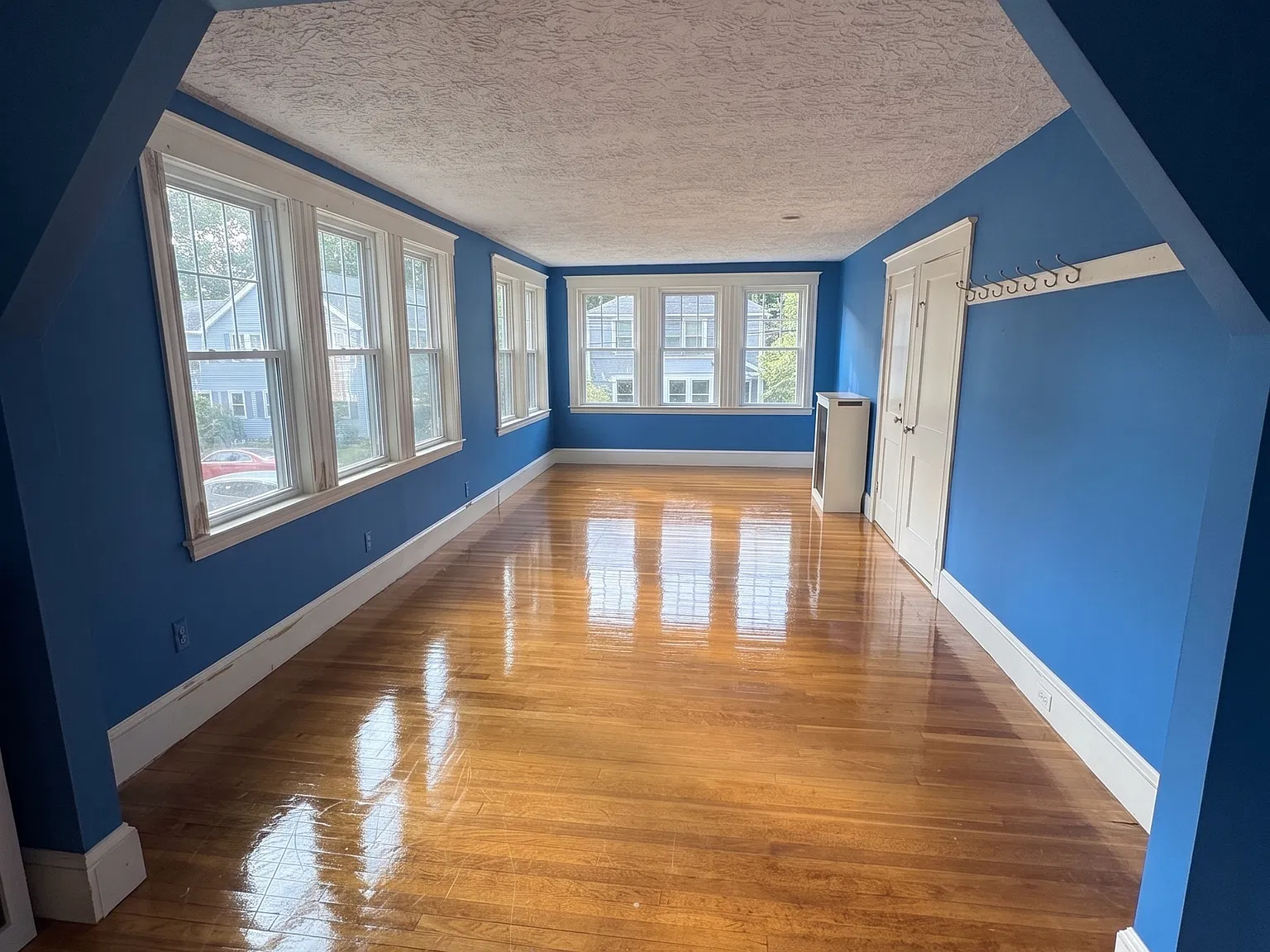 3 bed, 1298 sqft, $3,700 — Photo 3