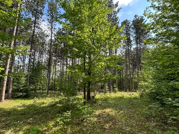120 Pinton Ln, Marquette, MI 49855