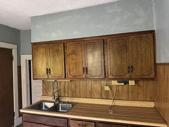 4th image of 519 Riverside Dr