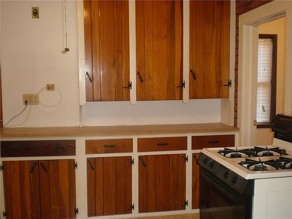 4th image of 815 W 22nd St