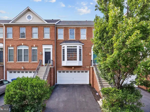 9968 Cyrandall Dr, Oakton, VA 22124