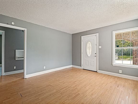 3rd image of 2351 Kingswood Dr
