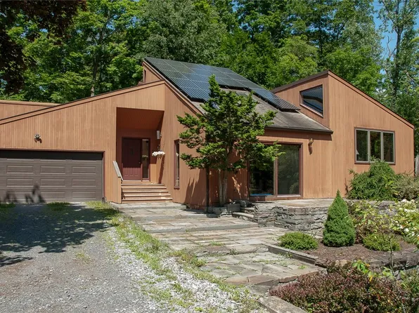 309 Saint Catherines Cir, Ithaca, NY 14850