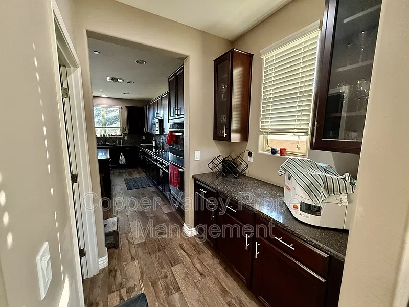5 bed, 5.0 bath, 4320 sqft, $3,495 — Photo 4