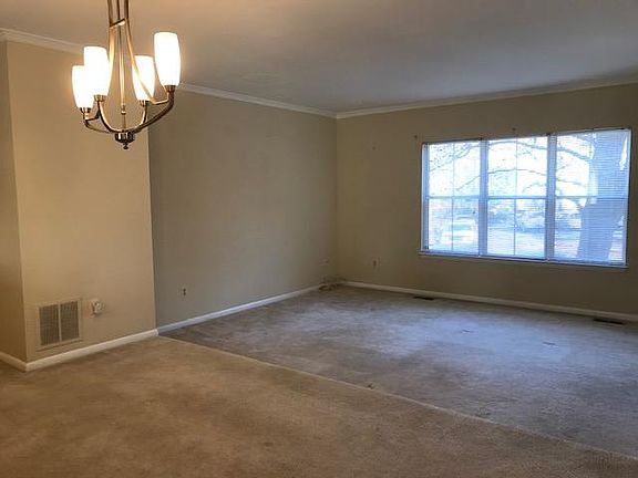 4th image of 20014 Lake Park Dr #121