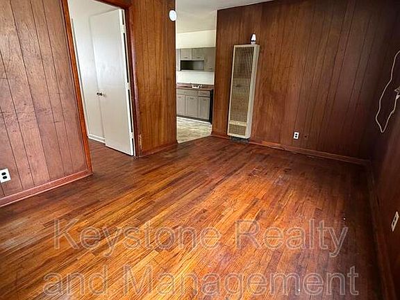 2nd image of 315 Crestview Dr