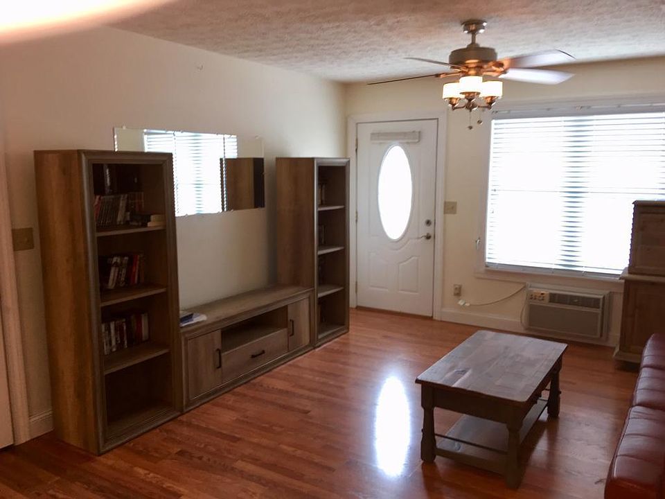 2nd image of 1123-6 48th St