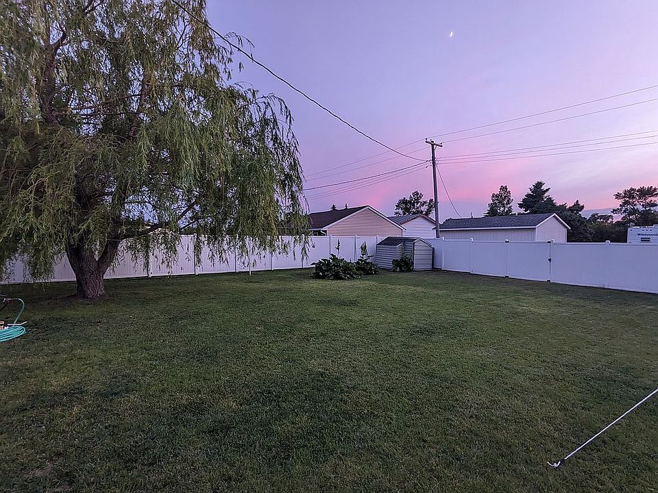 310 N Hanson St, Tioga, ND 58852 Zillow