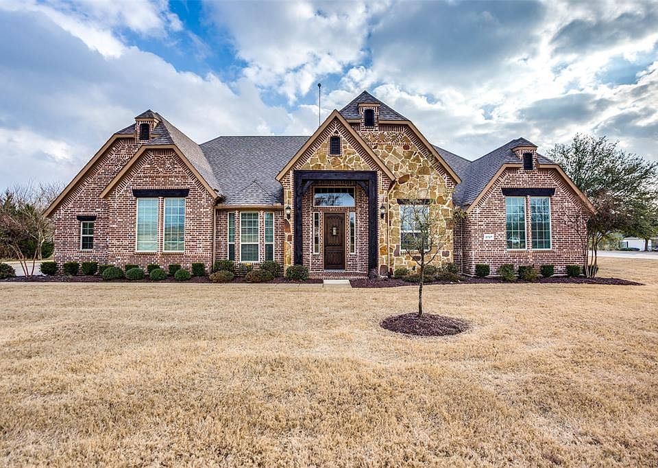 1st image of 2727 Oakwood Dr