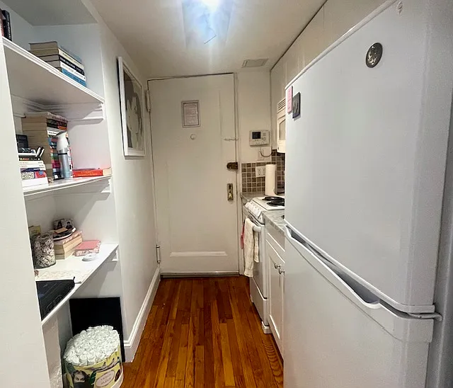 210 W 16th St #4D — Photo 4
