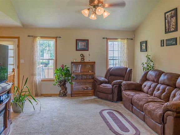 4th image of 906 SE 44th St