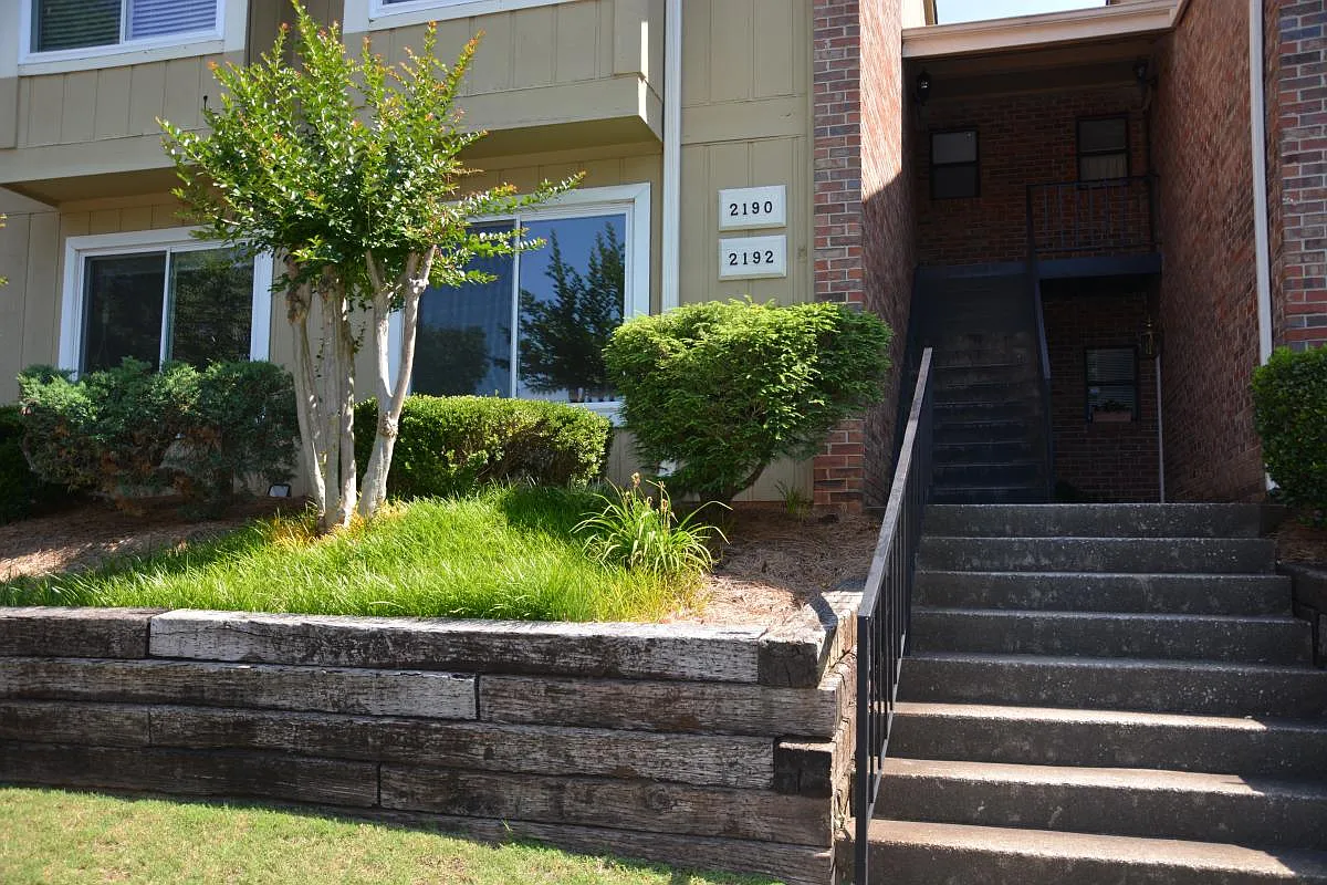 2 bed, 1200 sqft, $1,700 — Photo 1