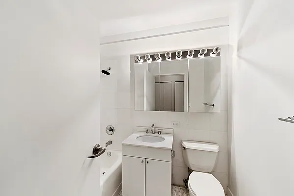 Rented by Akam Sales and Brokerage | media 16