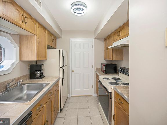 3rd image of 2596 S Arlington Mill Dr #A-1
