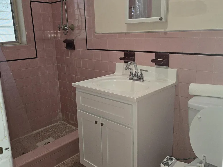 1560 NE 111th St #3 — Photo 8