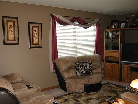 3rd image of 65773 Woodbury Dr
