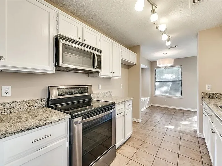 6820 Mountain Cedar Ln — Photo 9