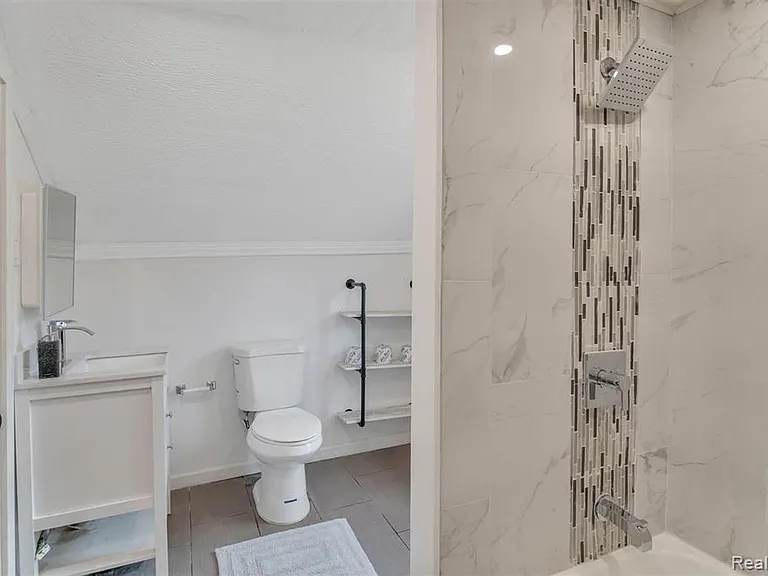 20830 Westview Ave — Photo 4