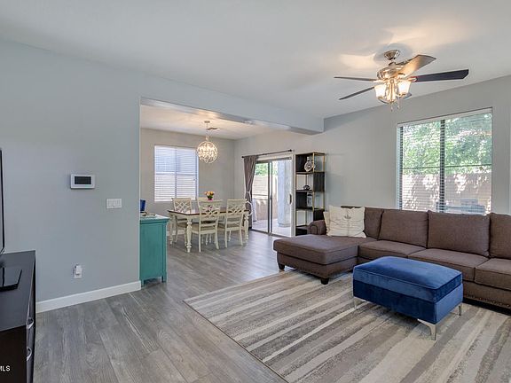 4th image of 978 E Cantebria Dr