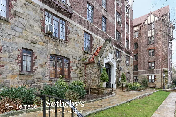 Sold by Terrace Sotheby's International Realty | media 42