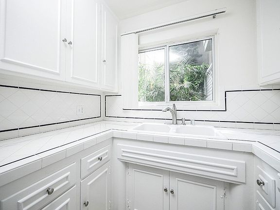5th image of 918 7th St #10910
