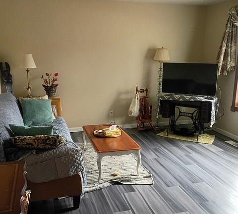 5th image of 117 E Fauble St