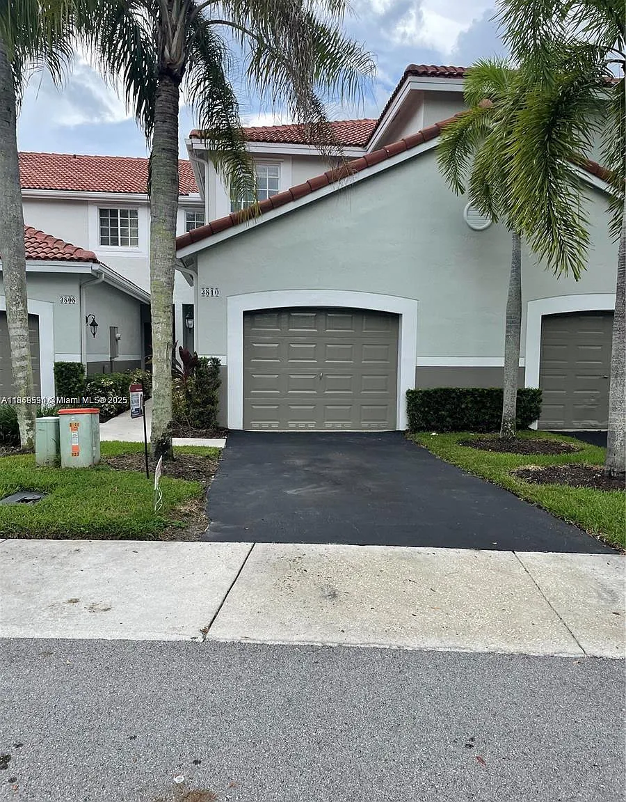 3 bed, 1443 sqft, $3,450 — Photo 4