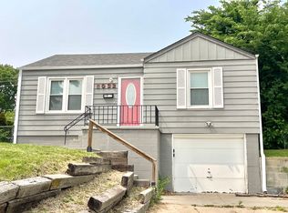 8032 Park Dr, Omaha, NE 68127