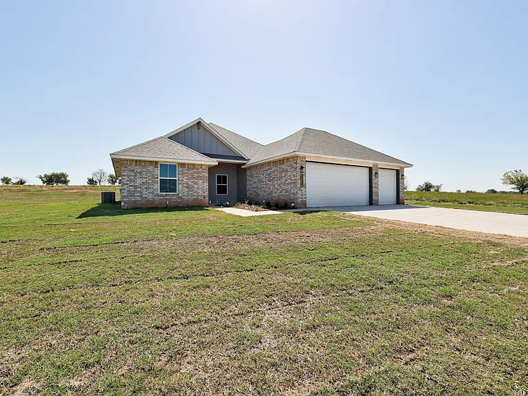 2171 Hux Dr — Photo 2