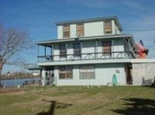 119 Redfish Ln, Freeport, TX 77541