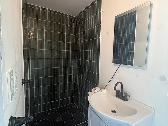 2nd image of 1651 NE 32nd St Unit B