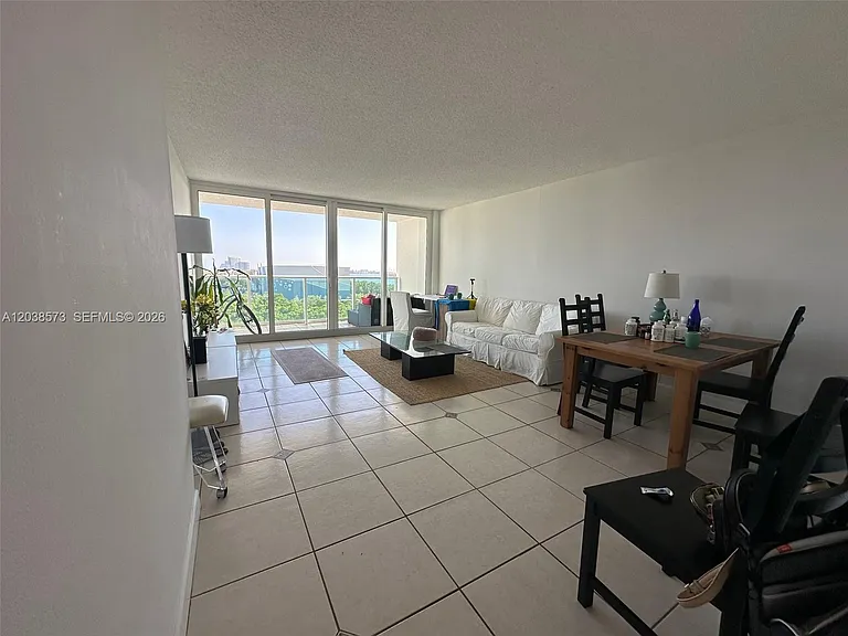 100 Bayview Dr #823 — Photo 3