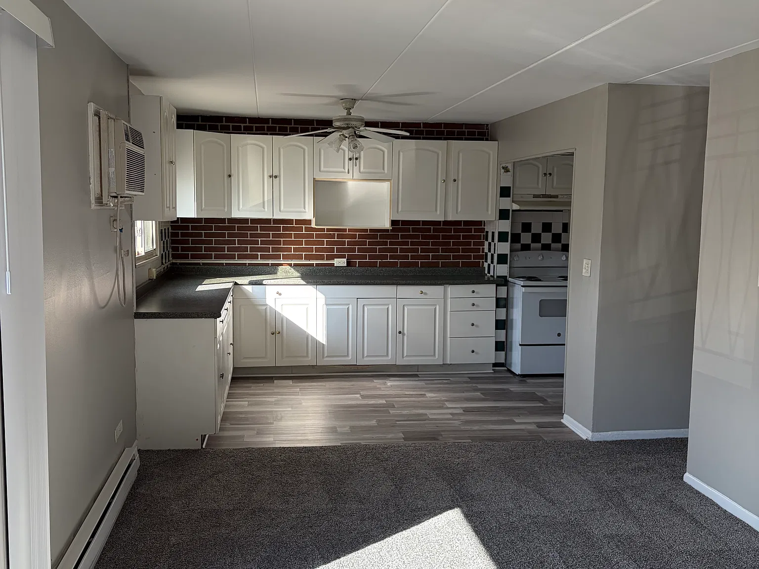 2 bed, 1.5 bath, 950 sqft, $1,400 — Photo 1