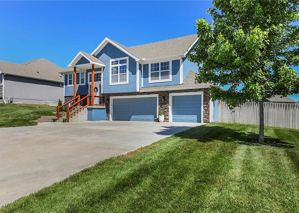 1st image of 2511 E Maple Ct