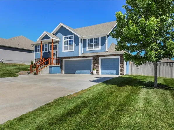 2511 E Maple Ct, Tonganoxie, KS 66086