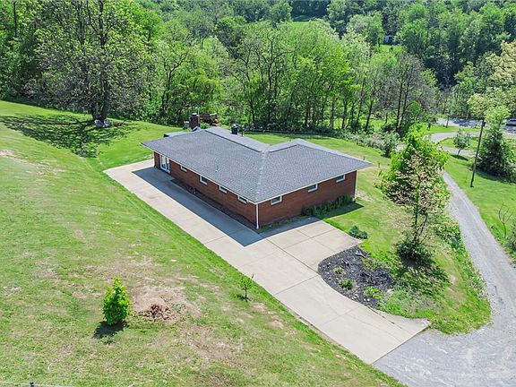 5th image of 383 Ridgemont Dr