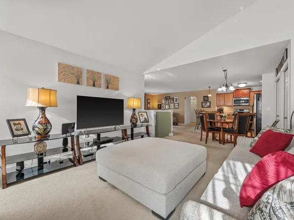 2600 Hidden DRIVE #11, Saint Francis, WI 53235