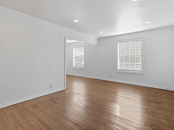 4th image of 4028 Boyd Ave