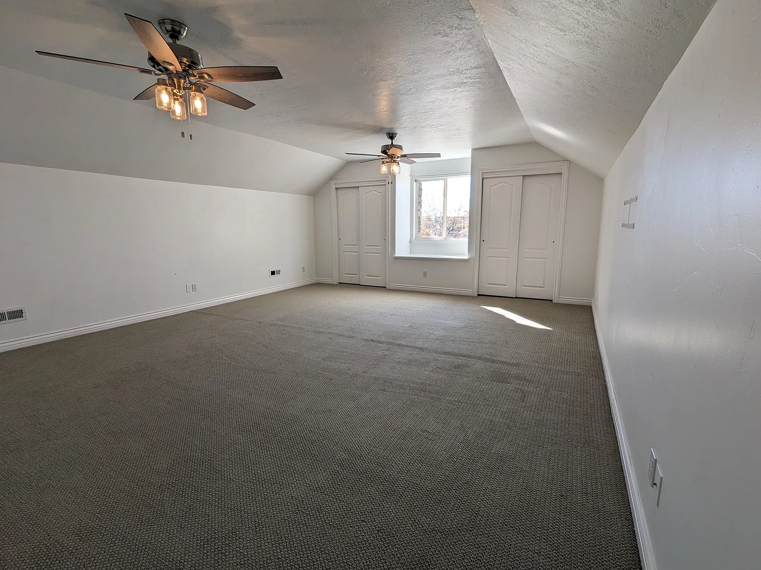 6 bed, 3800 sqft, $825 — Photo 1