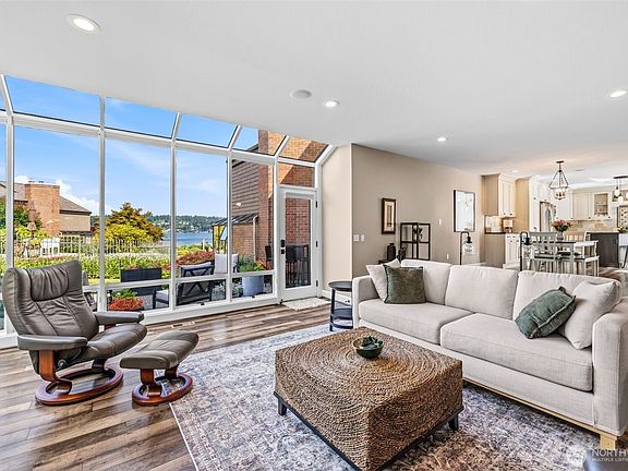 3rd image of 3110 W Lake Sammamish Pkwy SE #5