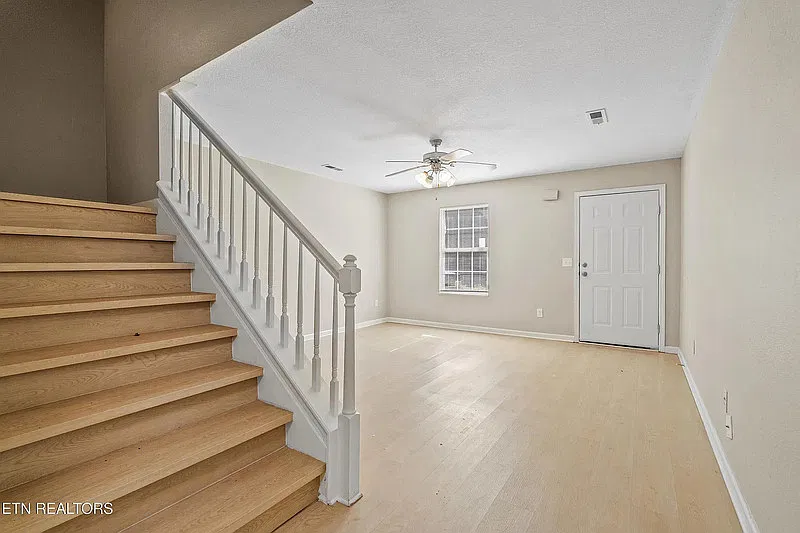 2 bed, 2.5 bath, 1324 sqft, $1,845 — Photo 3