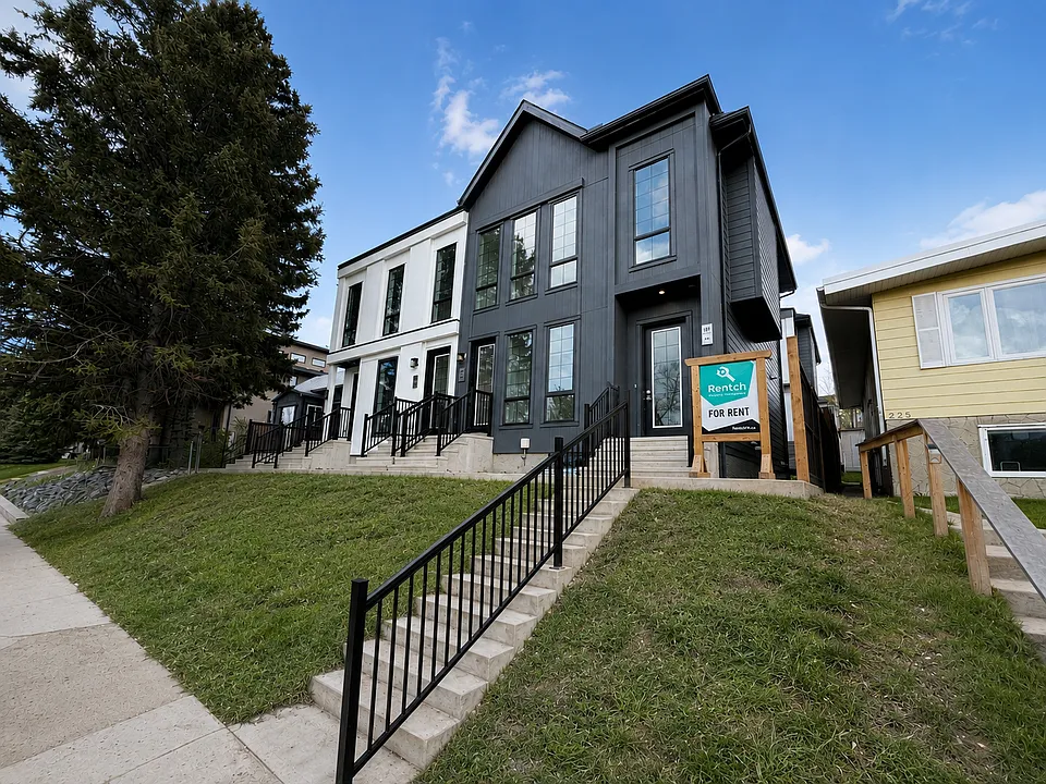 227 26th Ave NE #201-B
